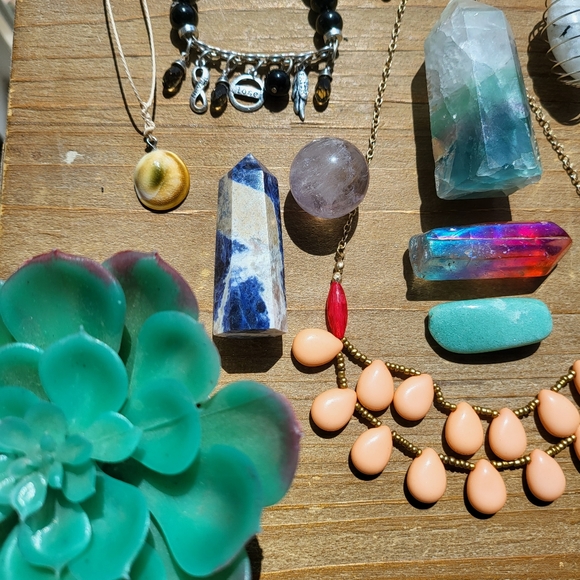 Mystery Crystal Jewelry Box / Necklace / Earrings / Crystal Tower / Palm Stones - Picture 2 of 5